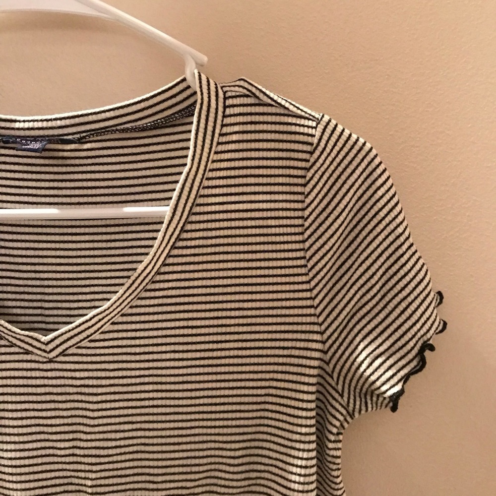 Black and white crop top